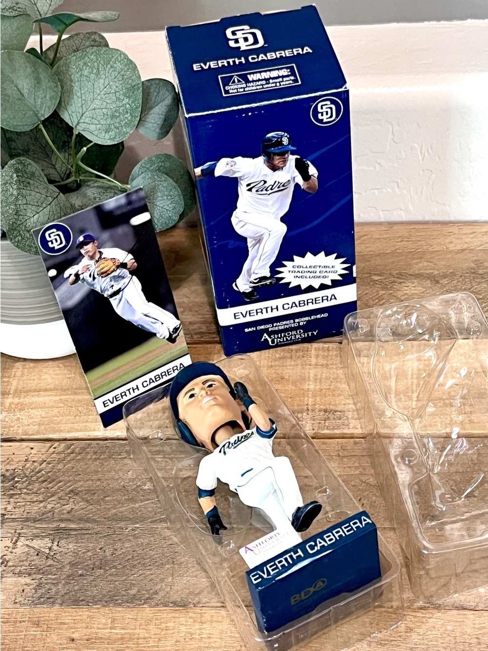 Everth Cabrera San Diego Padres 2010 Bobblehead & Trading Card Set